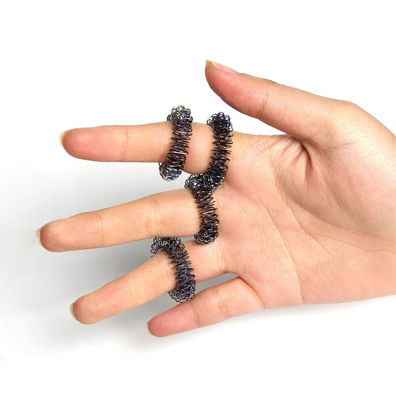 Bague d’acupression – Lot de 5 anneaux noirs et dorés pour massage des doigts, thérapie et relaxation des mains